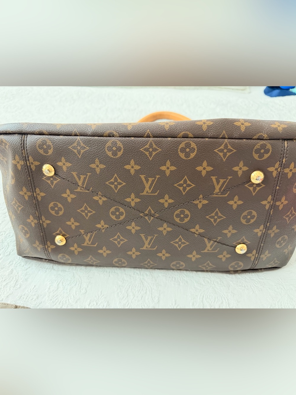 Louis Vuitton Monogram Canvas Shoulder Bag with Vachetta Handle - Picture 8 of 10